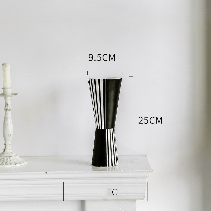 Élégance monochrome - Vase noir et blanc