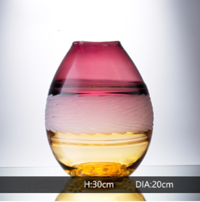 Vase en verre moderne pour la décoration du salon.