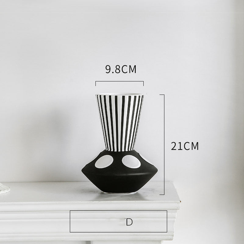 Élégance monochrome - Vase noir et blanc