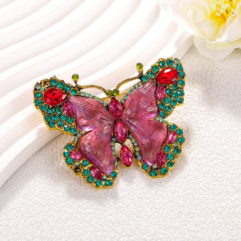 Broche au design papillon, touche d'élégance et de charme pour toutes les tenues