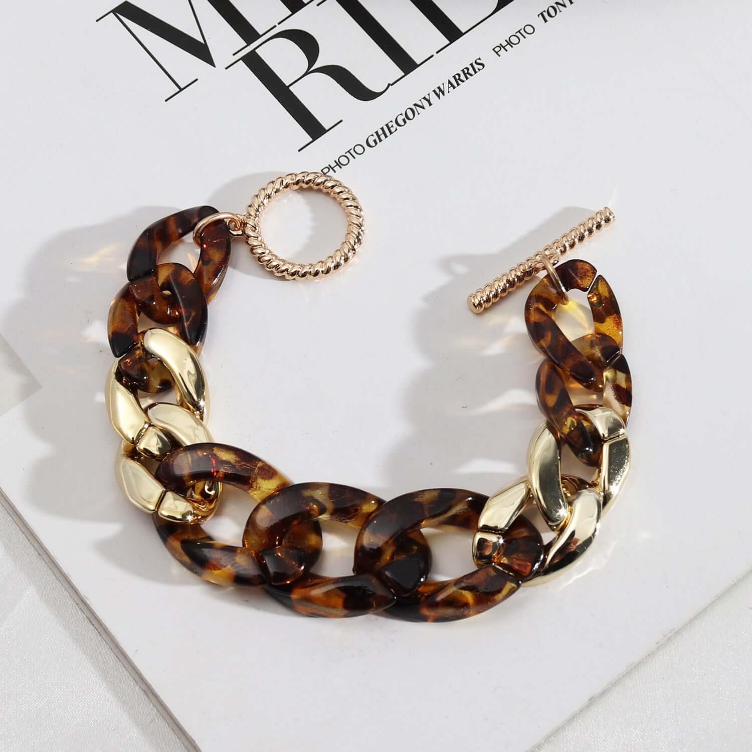 Fashionable Resin Bracelet