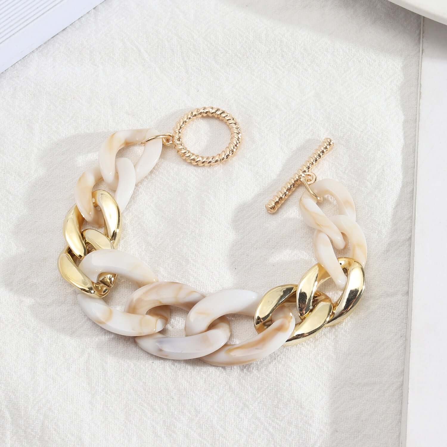 Fashionable Resin Bracelet