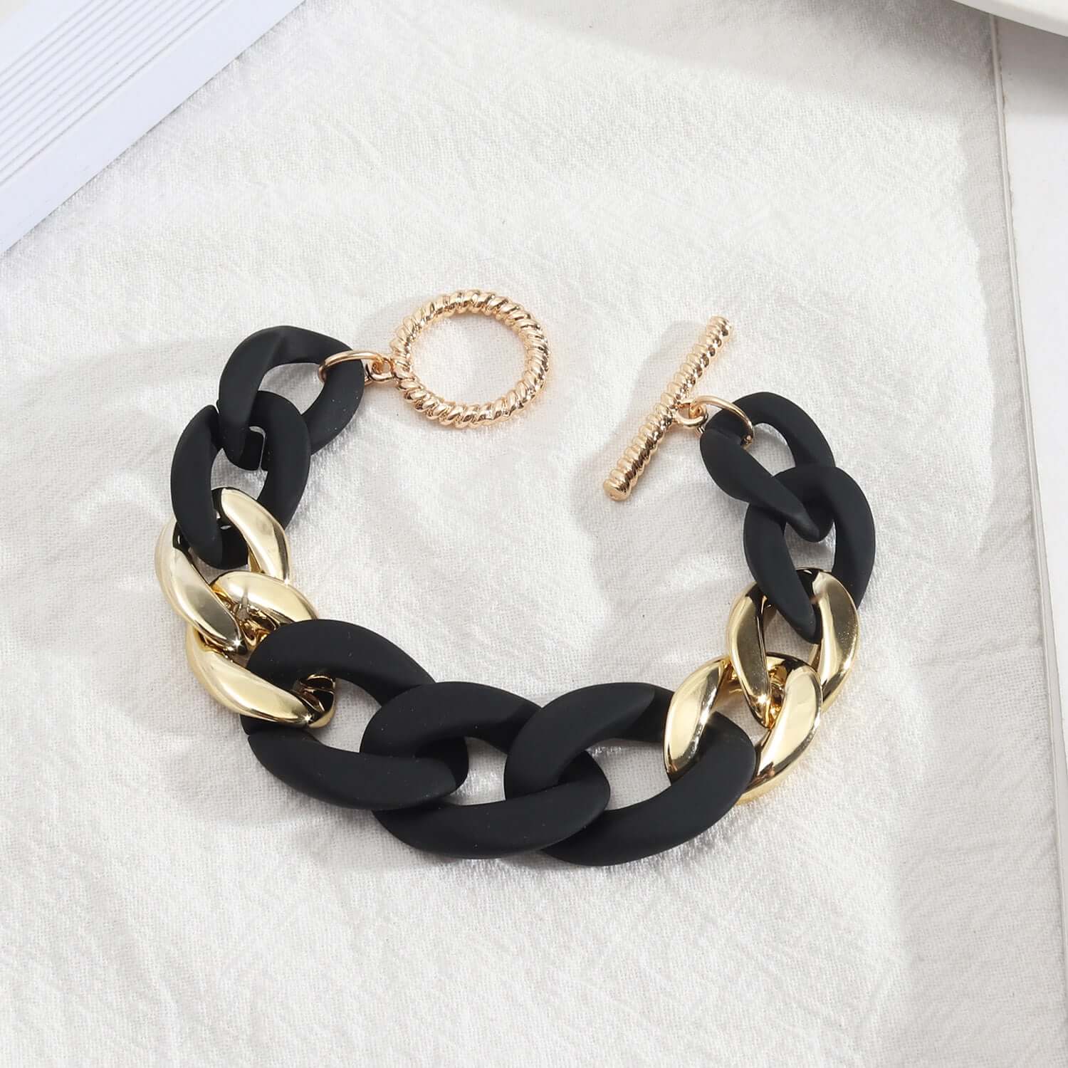 Fashionable Resin Bracelet